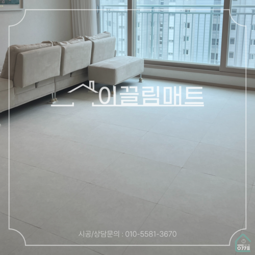 전남 광양시 더샵광양베이센트 / 33평 확장형 / 거실,복도,주방,아일랜드식탁앞