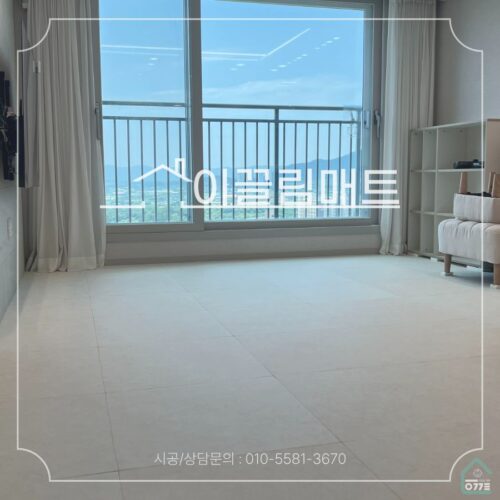 광주광역시 광산구 선운중앙로 89, 선운2포리에 / 24평확장형 / 거실,복도,아일랜드식탁앞 / 화이트마블