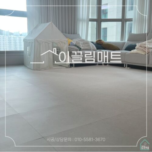 전라남도 목포시 비파로 96, 목포하당 중흥S-클래스 센텀뷰/ 33평 확장형/ 거실,복도,아일랜드식탁 앞/ 화이트마블